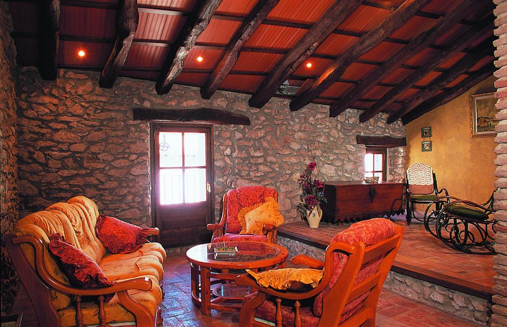 Hotel Restaurante La Masieta Крешель Экстерьер фото